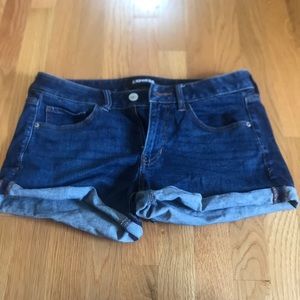 Dark wash express denim relaxed low rise shorts